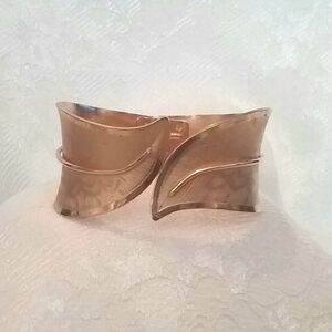 Vintage Gold Tone Leaf Design Clamper Bangle Bracelet